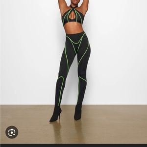 SKIMS MOTO CONTOUR LEGGING- size 3x. Brand new never worn with tags.